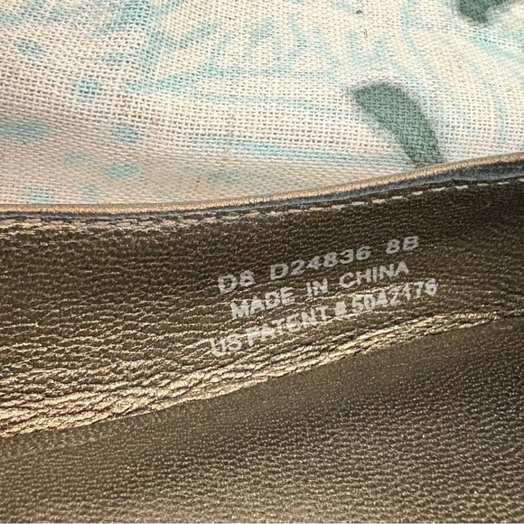 Cole Haan Bronze Shimmering Open Toe Flats Studded, Size 8B - Picture 7 of 11